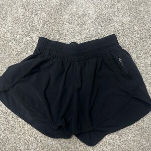 lululemon hotty hot shorts: black (no liner)